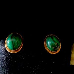 14qt gold earrings with large malachite stone